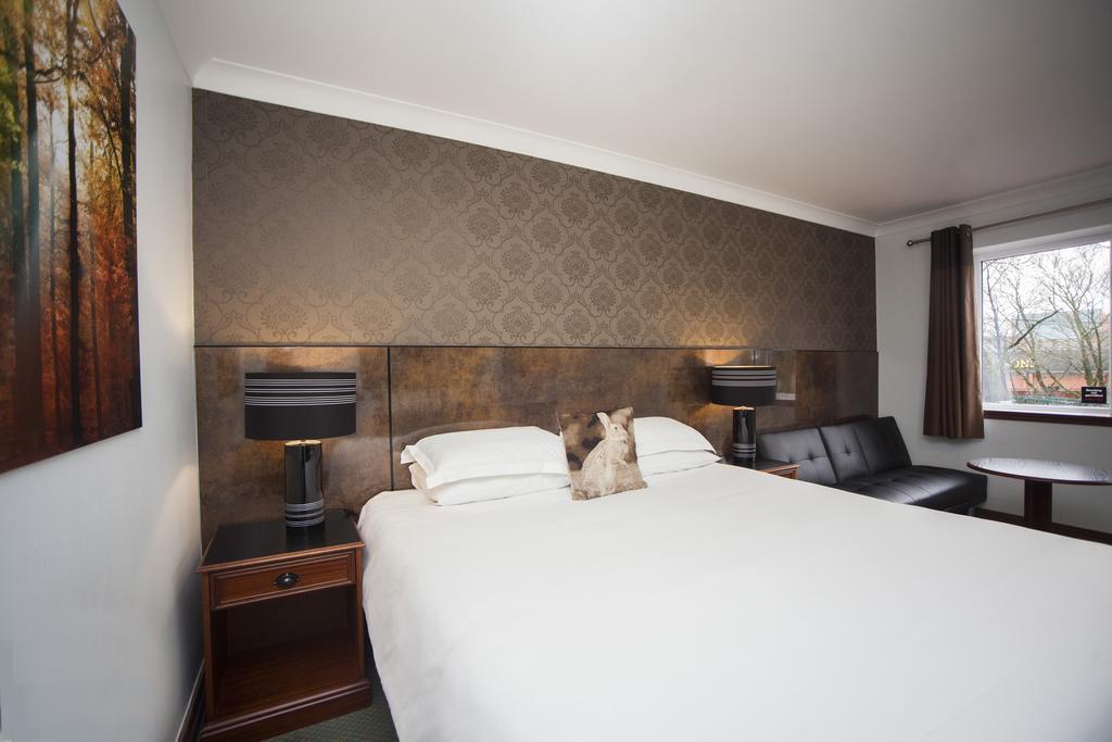 The Victoria Hotel Manchester By Compass Hospitality Oldham Esterno foto